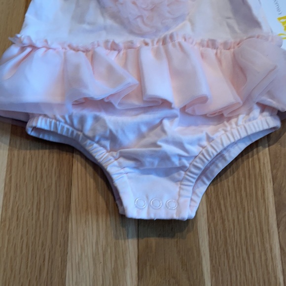 NWT Bloomies Baby Light Pink Onesie - Picture 3 of 5
